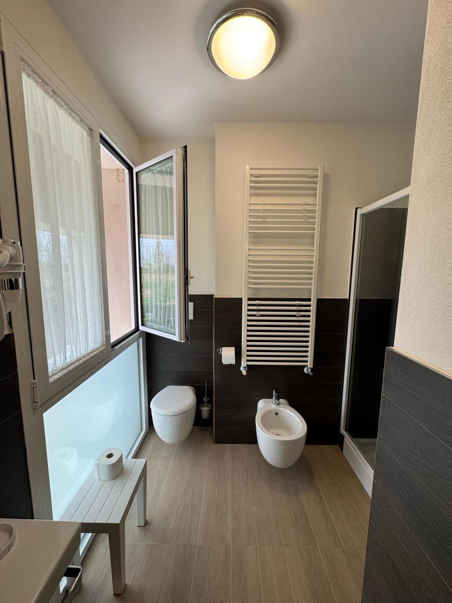 Hotel Villa Mary Santa Maria Di Sala Eksteriør bilde